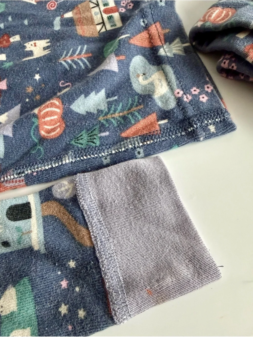 Hanna Andersson 5T Kids Cozy Village Print Pajama Set - navy blue